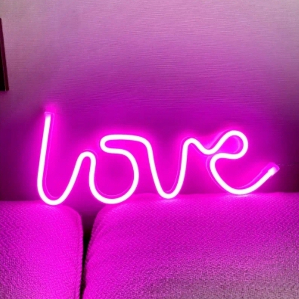 LOVE neon Sign